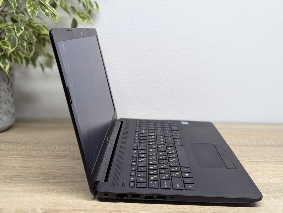 Ноутбук Б/В HP Laptop 15, Intel Core i3-8145U, DDR4 12 GB, SSD 256GB, 15.6" UHD
