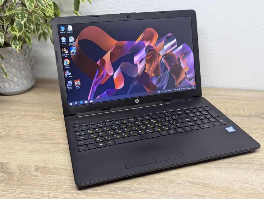 Ноутбук Б/В HP Laptop 15, Intel Core i3-8145U, DDR4 12 GB, SSD 256GB, 15.6" UHD