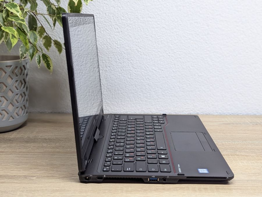 Уцінка! Ноутбук Б/В Fujitsu T937, Intel Core i5-7300U, DDR4 8 GB, SSD 256GB, 13" Full HD Сенсор
