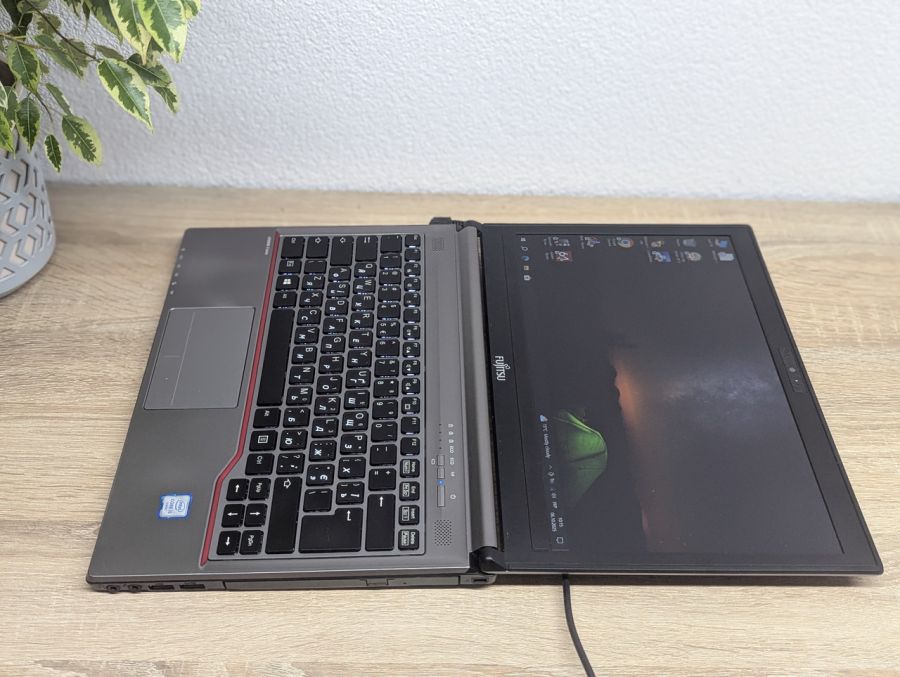 Уцінка! Ноутбук Б/В Fujitsu E736, Intel Core i5-6300U, DDR4 8 GB, SSD 256GB, 13" Full HD