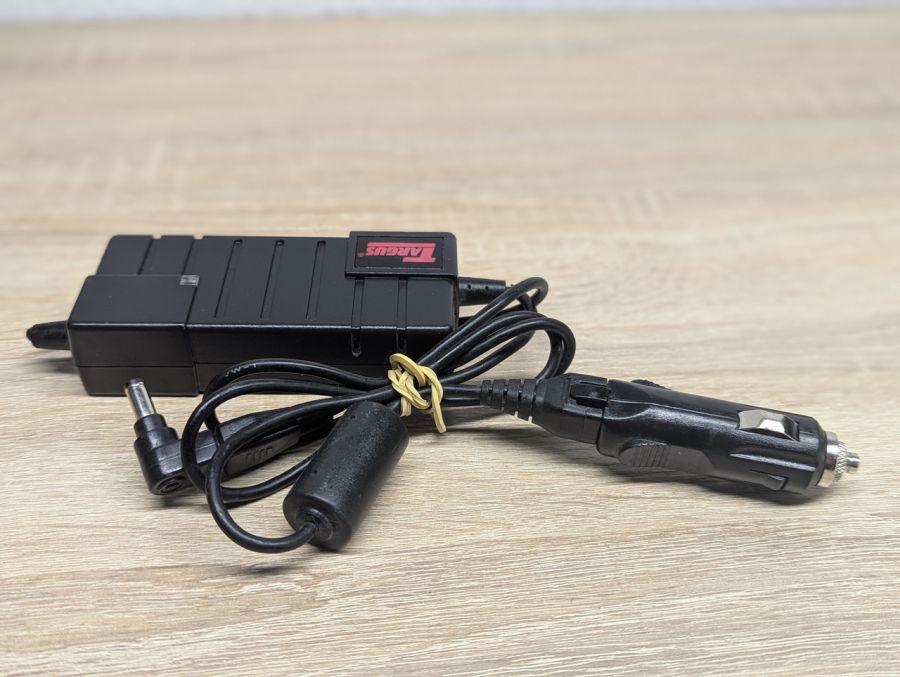 Б/В Автомобільний адаптер до ноутбука Fujitsu Targus PA350