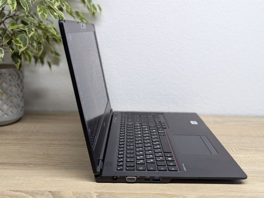Ноутбук Б/В Fujitsu LifeBook U7510, Intel Core i5-10210U, DDR4 16 GB, SSD 128GB, 15" Full HD