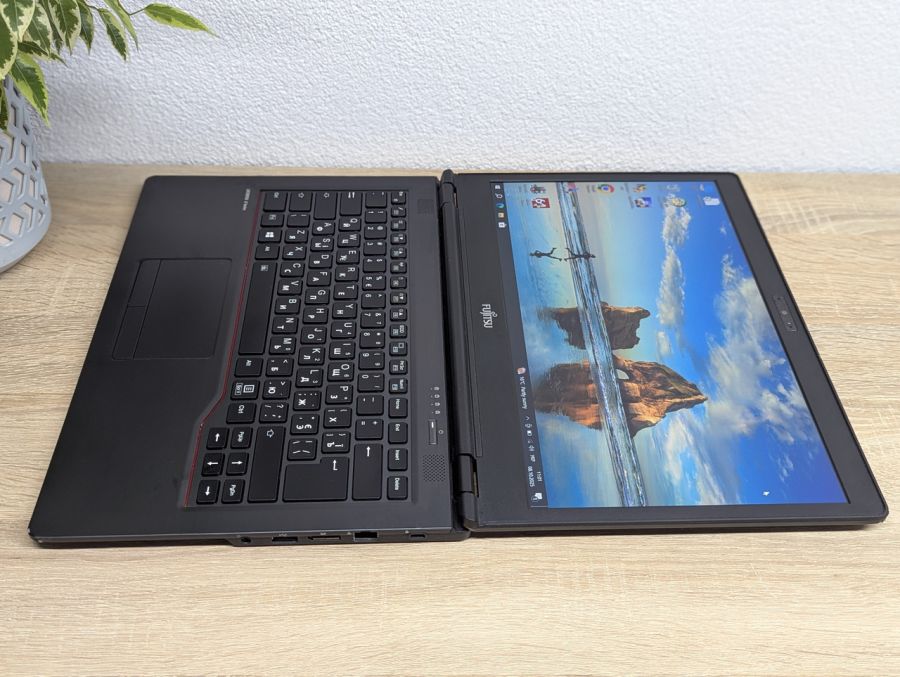 Уцінка! Ноутбук Б/В Fujitsu U747, Intel Core i5-6200U, DDR4 8 GB, SSD 128GB, 14" Full HD