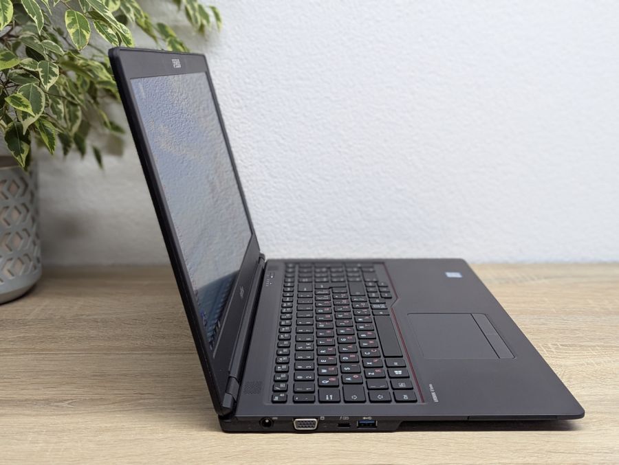 Уцінка! Ноутбук Б/В Fujitsu U759, Intel Core i5-8265U, DDR4 16 GB, SSD 256GB, 15.6" Full HD