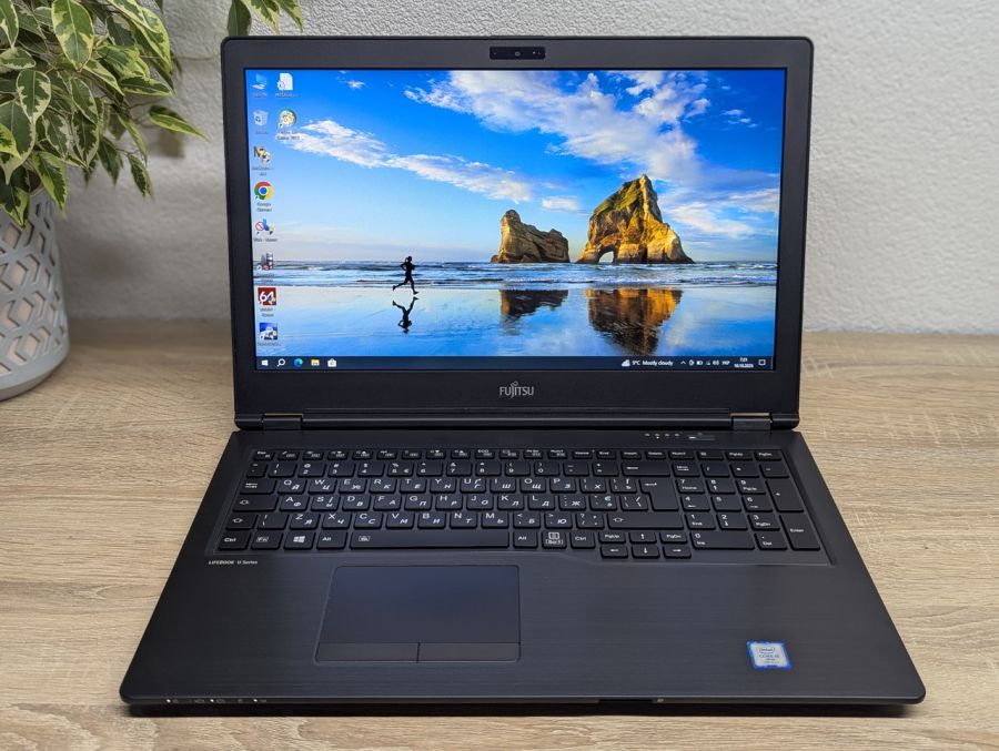 Ноутбук Б/В Fujitsu U758, Intel Core i5-7300U, DDR4 16 GB, SSD 256GB, 15.6" Full HD