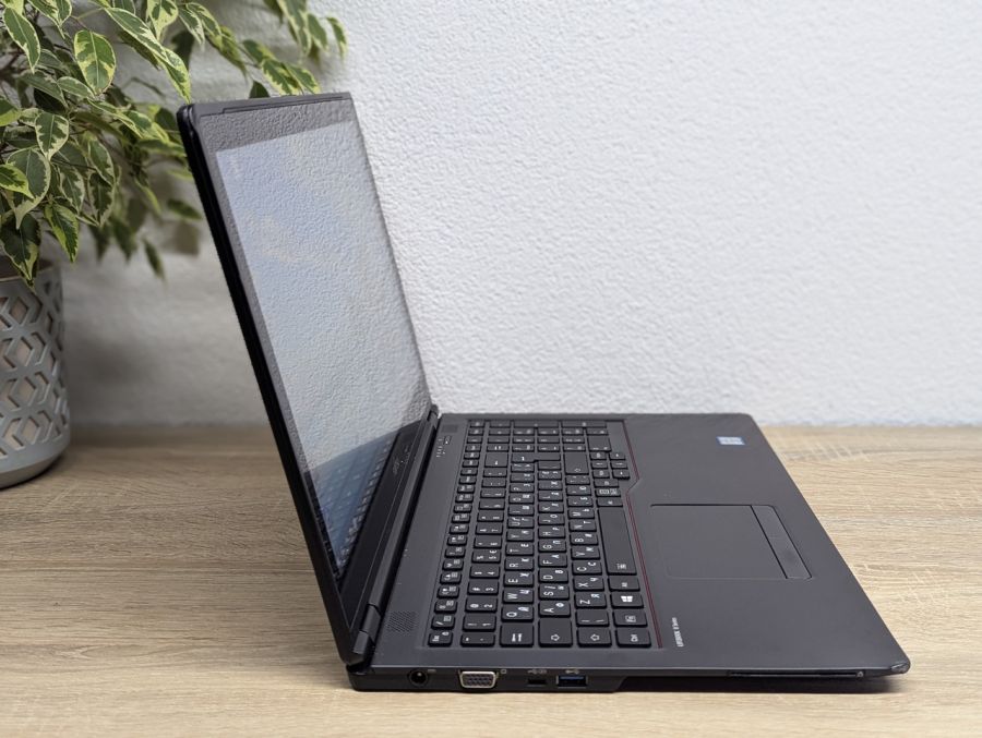 Уцінка! Ноутбук Б/В Fujitsu U758, Intel Core i5-8350U, DDR4 16 GB, SSD 256GB, 15.6" Full HD Сенсор