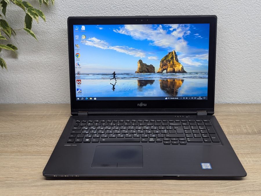 Ноутбук Б/В Fujitsu U758, Intel Core i5-8350U, DDR4 16GB, SSD 256GB, 15.6" Full HD Сенсор