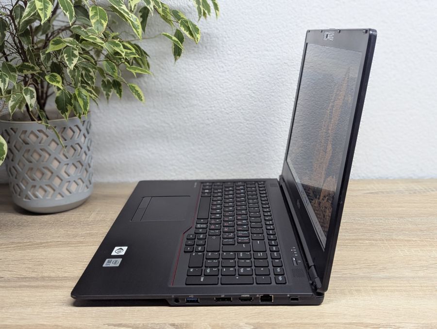 Уцінка! Ноутбук Б/В Fujitsu LifeBook U7510, Intel Core i5-10210U, DDR4 16 GB, SSD 256GB, 15" Full HD