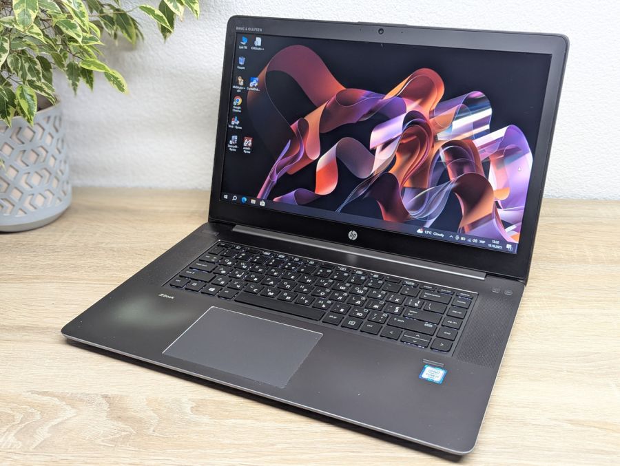 Уцінка! Ноутбук Б/В HP ZBook Studio G3, Intel Core i7-6700HQ, DDR4, SSD 512GB, NVIDIA Quadro M1000M, 15.6"
