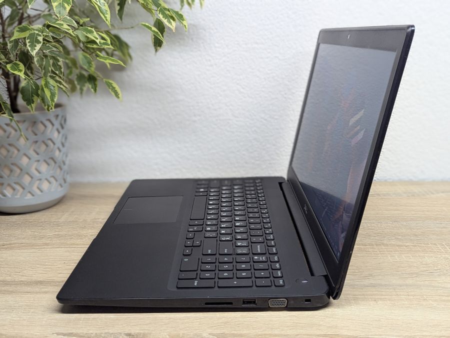 Уцінка! Ноутбук Б/В Dell Latitude 3500, Intel Core i3-8145U, DDR4 8 GB, SSD 128GB, 15.6" Full HD