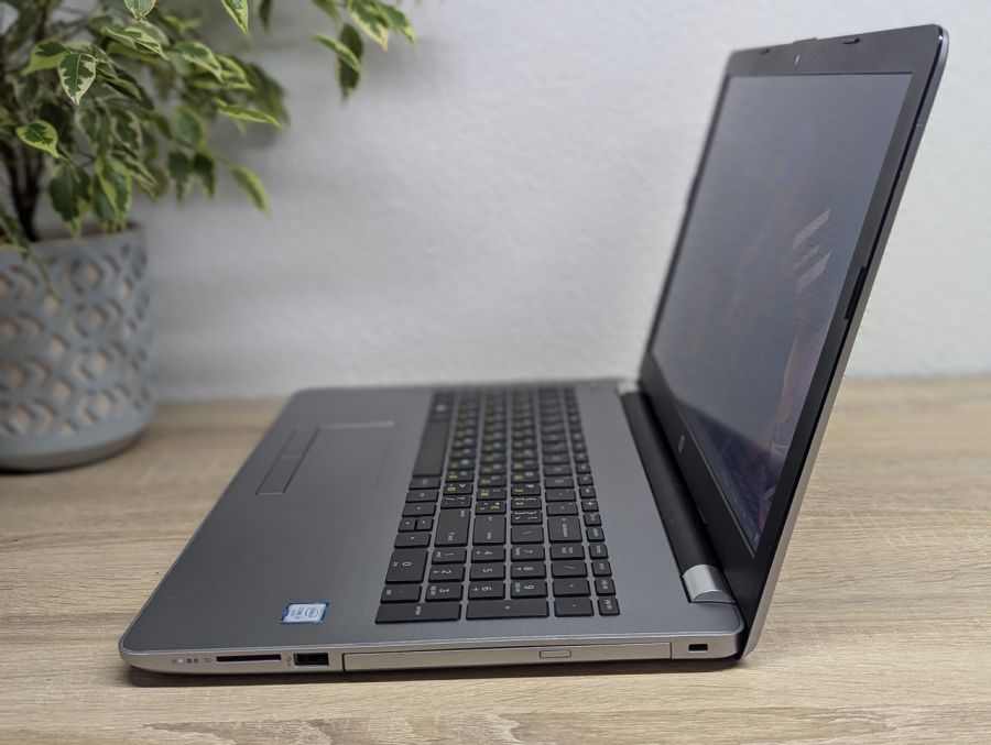Уцінка! Ноутбук Б/В HP 250 G6, Intel Core i3-6006U, DDR4 8 GB, SSD 128GB, 15.6" Full HD