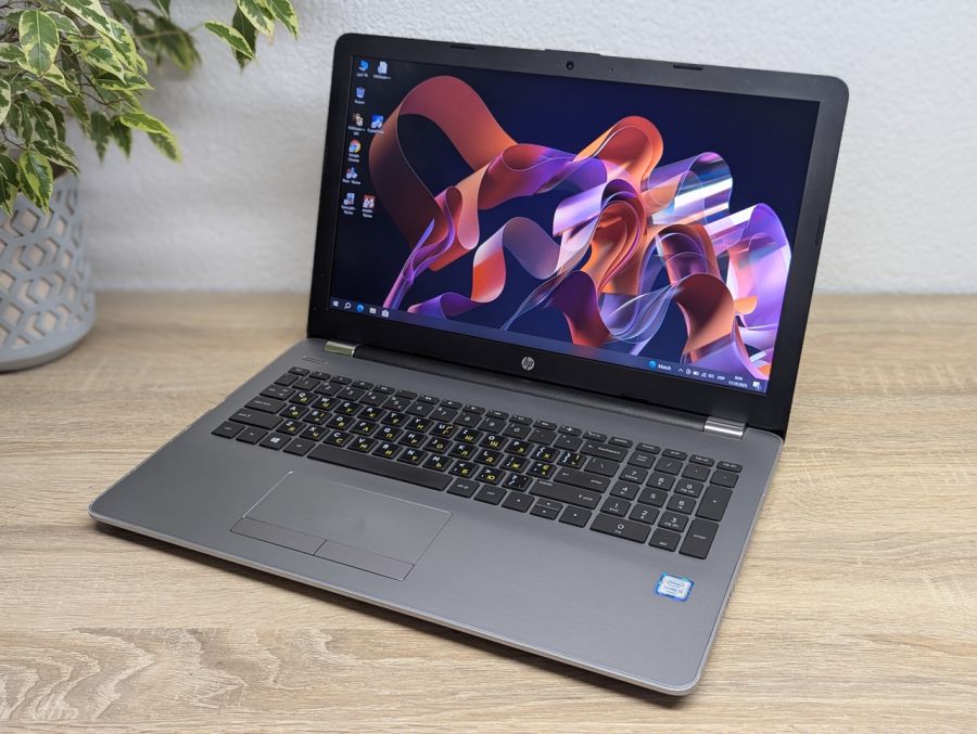 Уцінка! Ноутбук Б/В HP 250 G6, Intel Core i3-6006U, DDR4 8 GB, SSD 128GB, 15.6" Full HD