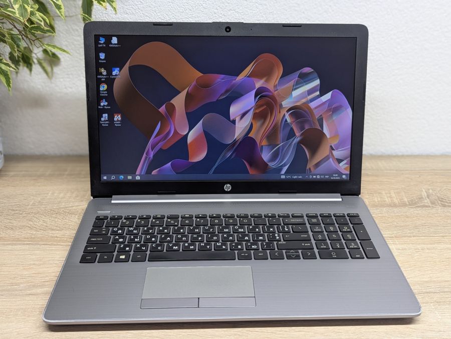 Ноутбук Б/В HP Notebook 255 G7, AMD Ryzen 3 3200U, DDR4 8 GB, SSD 128GB, AMD Radeon Vega, 15.6" Full HD