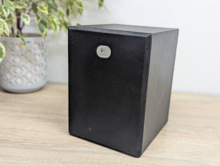 Б/В Сабвуфер Logitech R-20