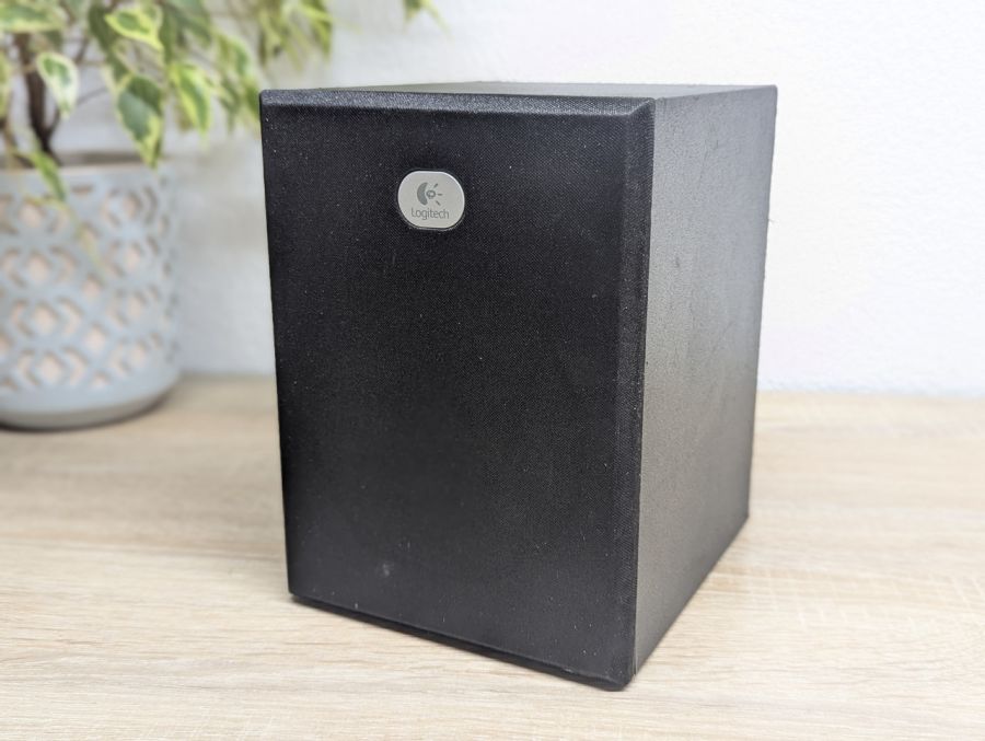 Б/В Сабвуфер Logitech R-20