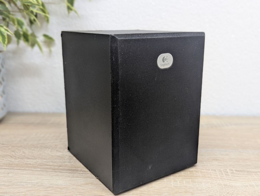 Б/В Сабвуфер Logitech R-20