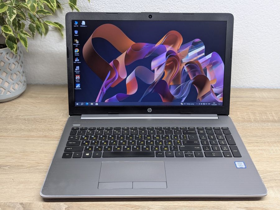 Уцінка! Ноутбук Б/В HP Notebook 250 G7, Intel Core i3-7020U, DDR4 8 GB, SSD 128GB, 15.6" Full HD