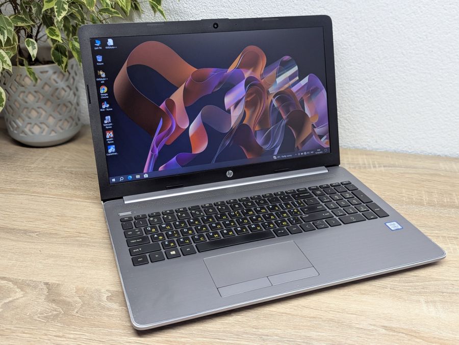 Уцінка! Ноутбук Б/В HP Notebook 250 G7, Intel Core i3-7020U, DDR4 8 GB, SSD 128GB, 15.6" Full HD