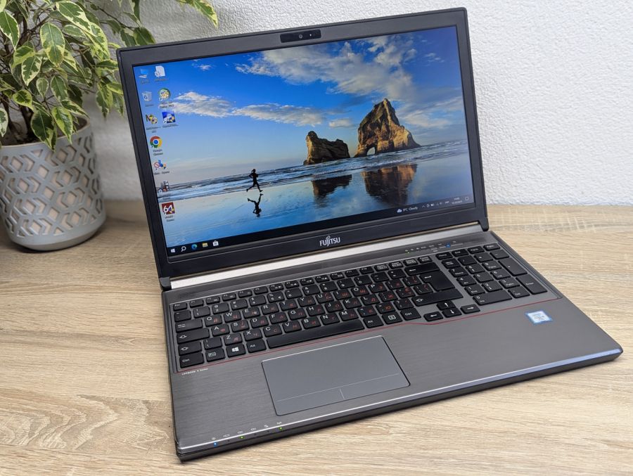 Уцінка! Ноутбук Б/В Fujitsu E756, Intel Core i5-6300U, DDR4 8 GB, SSD 256GB, 15.6" Full HD