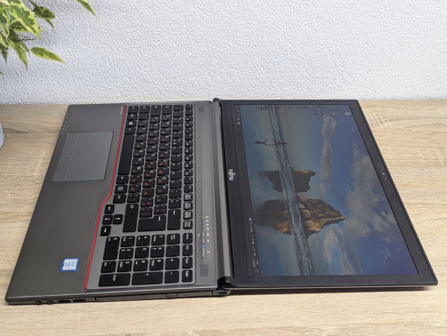 Уцінка! Ноутбук Б/В Fujitsu E756, Intel Core i5-6300U, DDR4 8 GB, SSD 256GB, 15.6" Full HD