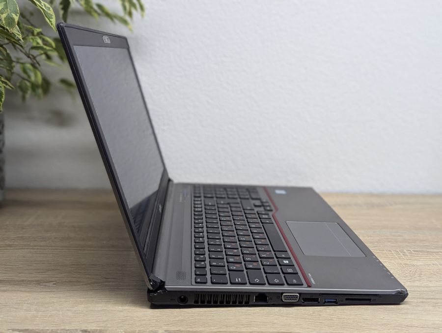 Уцінка! Ноутбук Б/В Fujitsu E756, Intel Core i5-6300U, DDR4 8 GB, SSD 256GB, 15.6" Full HD