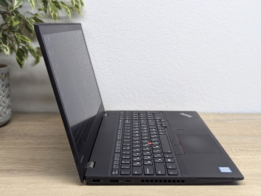 Ноутбук Б/В Lenovo ThinkPad T570, Intel Core i5-6300U, DDR4 16 GB, SSD 128GB, 15.6" Full HD