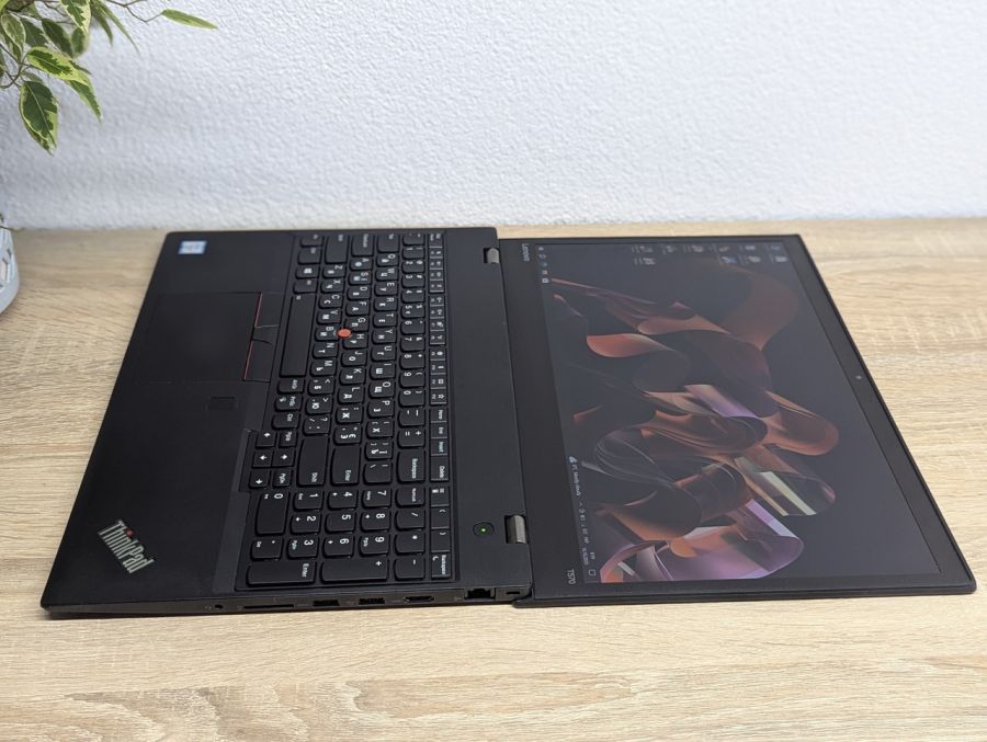 Ноутбук Б/В Lenovo ThinkPad T570, Intel Core i5-6300U, DDR4 16 GB, SSD 128GB, 15.6" Full HD