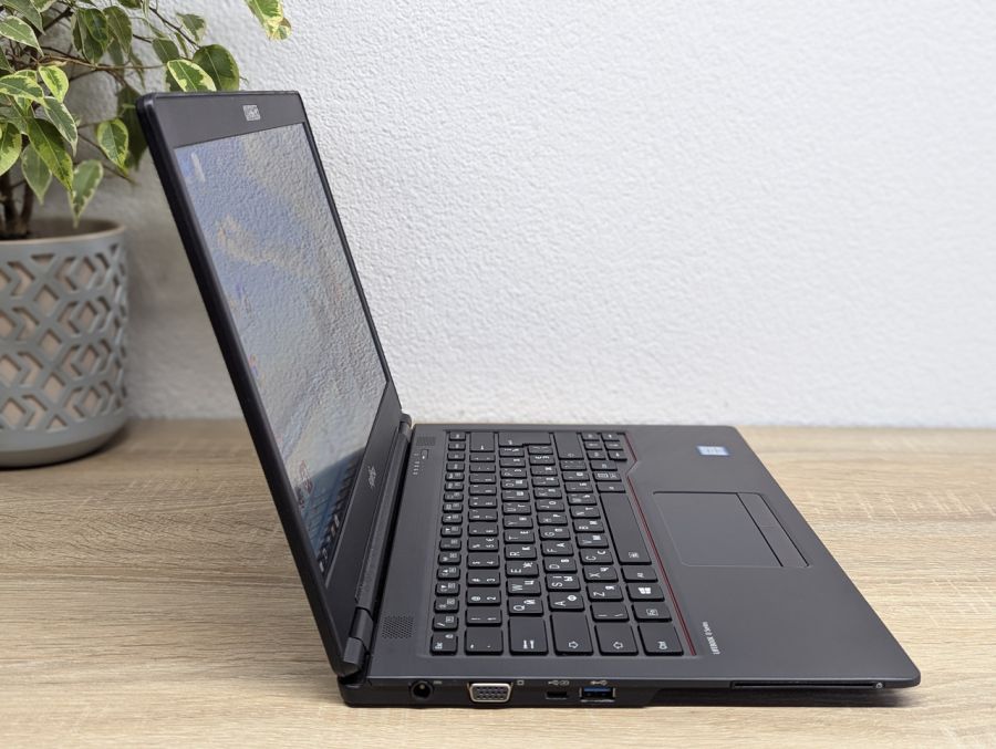 Ноутбук Б/В Fujitsu U747, Intel Core i5-6200U, DDR4 8 GB, SSD 128GB, 14" Full HD