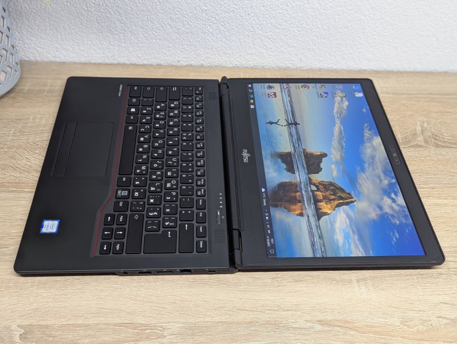 Ноутбук Б/В Fujitsu U747, Intel Core i5-6200U, DDR3 8GB, SSD 128GB, 14" Full HD
