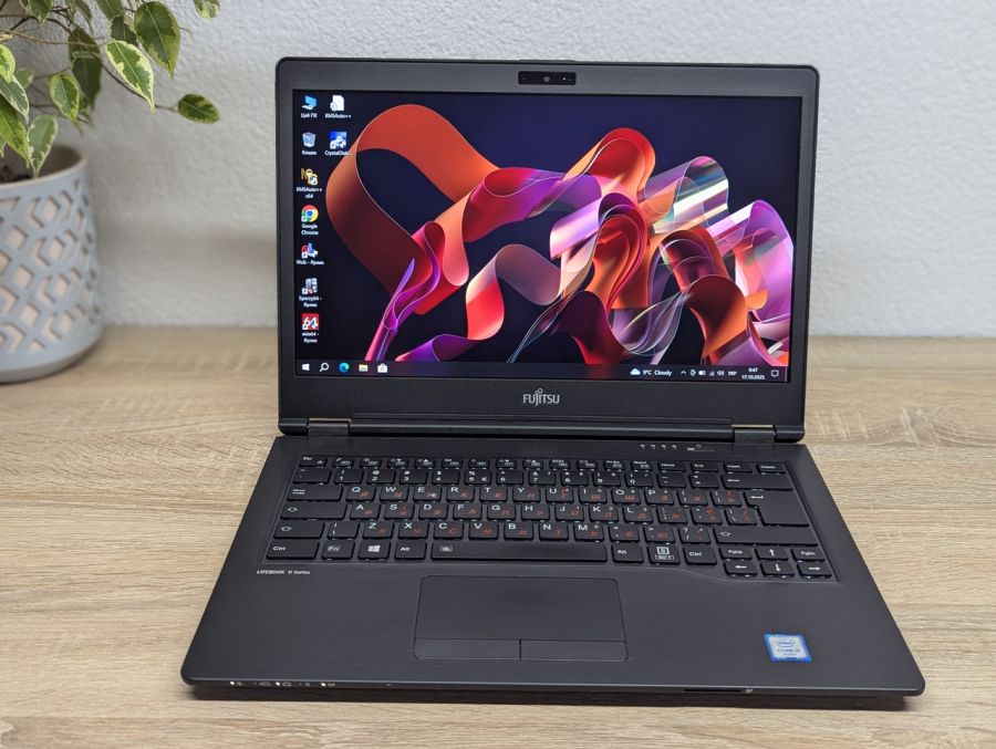 Ноутбук Б/В Fujitsu U747, Intel Core i5-6200U, DDR4 8 GB, SSD 256GB, 14" Full HD