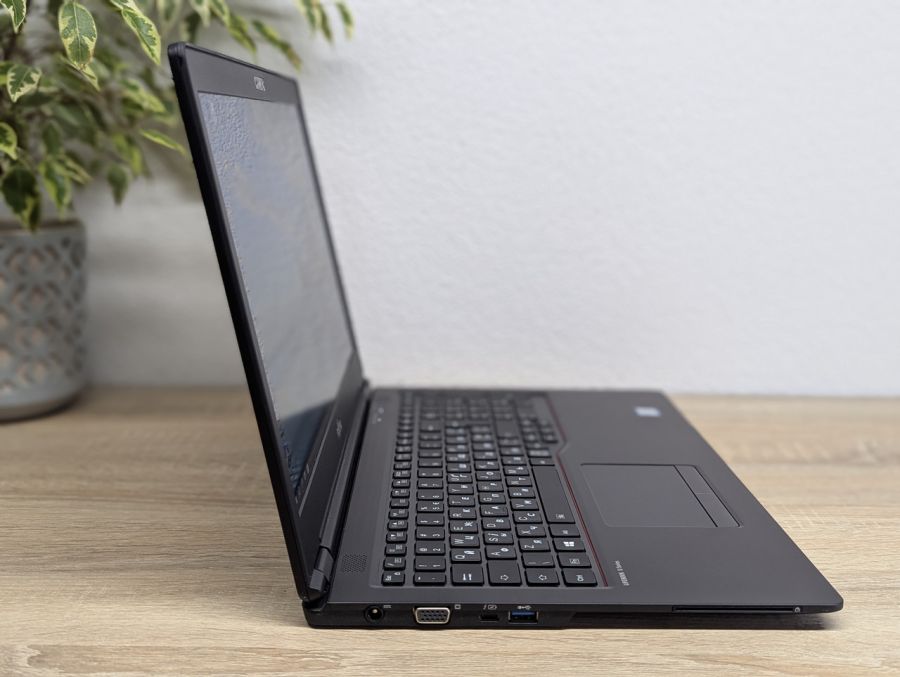 Ноутбук Б/В Fujitsu U759, Intel Core i5-8665U, DDR4 8 GB, SSD 256GB, 15.6" Full HD