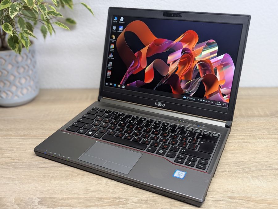 Ноутбук Б/В Fujitsu E736, Intel Core i5-6300U, DDR4 8 GB, SSD 256GB, 13" Full HD