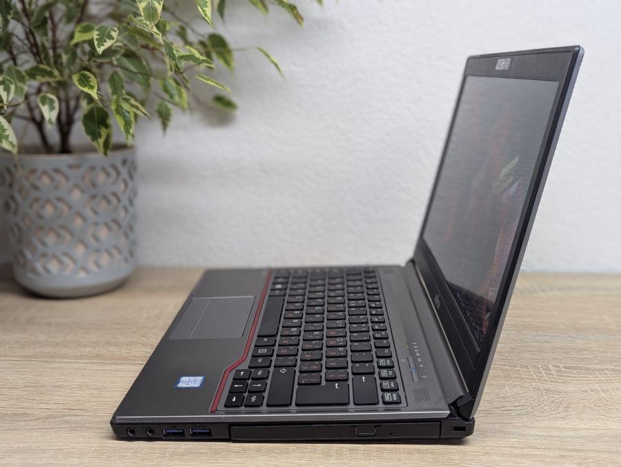 Ноутбук Б/В Fujitsu E736, Intel Core i5-6300U, DDR4 8 GB, SSD 256GB, 13" Full HD