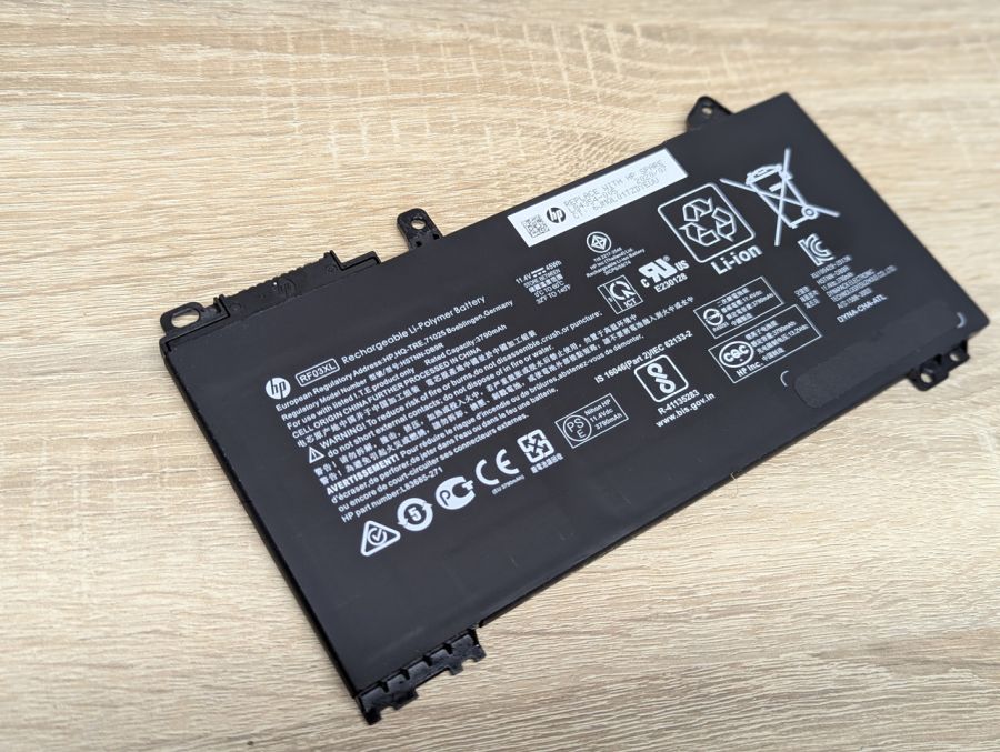 Б/В Оригінальна акумуляторна батарея HP RF03XL