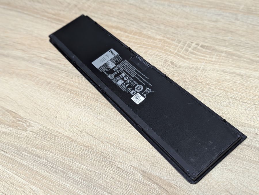 Б/В Оригінальна акумуляторна батарея Dell 3RNFD