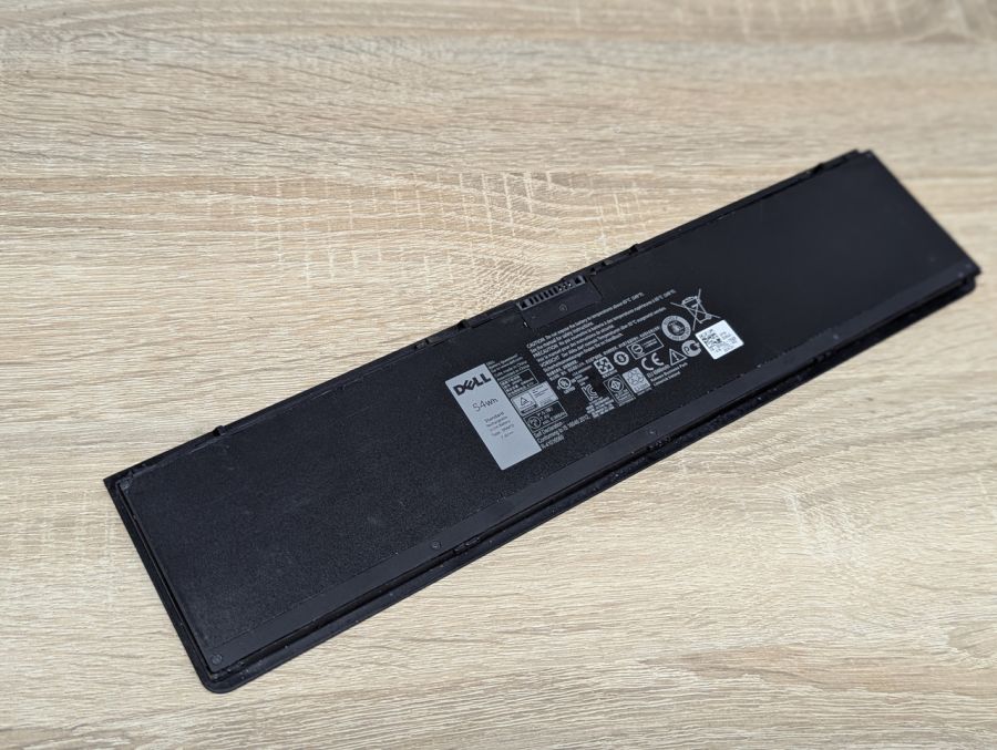 Б/В Оригінальна акумуляторна батарея Dell 3RNFD