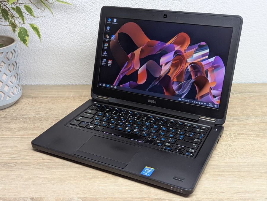 Ноутбук Б/В Dell Latitude E5250, Intel Core i5-5300U, DDR4 8 GB, SSD 128GB, 12.5" HD