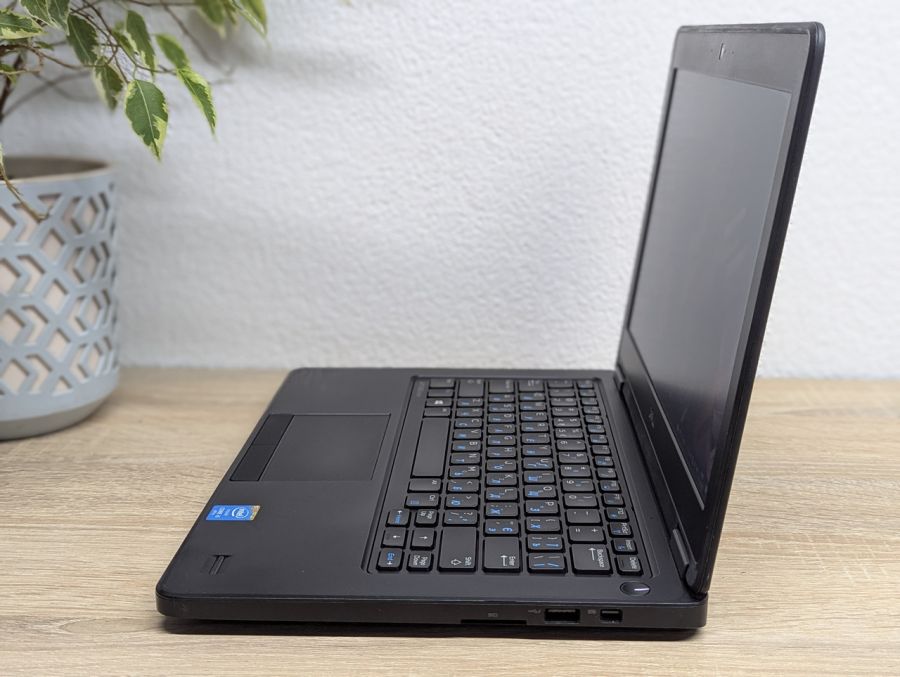Уцінка! Ноутбук Б/В Dell Latitude E5250, Intel Core i5-5300U, DDR4 8 GB, SSD 128GB, 12.5" HD