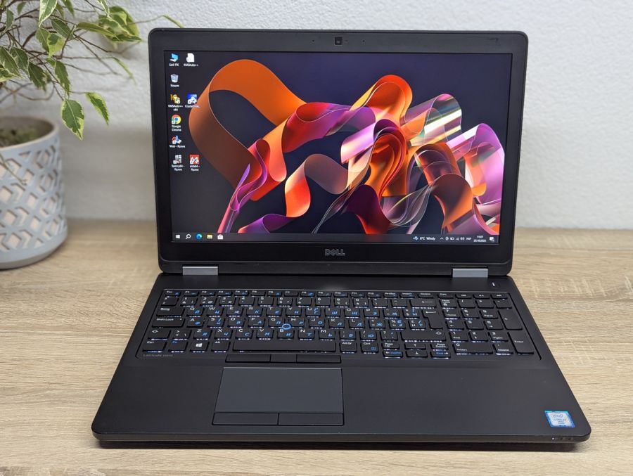 Ноутбук Б/В Dell Latitude E5570, Intel Core i7-6820HQ, DDR4 8 GB, SSD 256GB, AMD Radeon R7 M370 2Gb, 15.6" Full HD