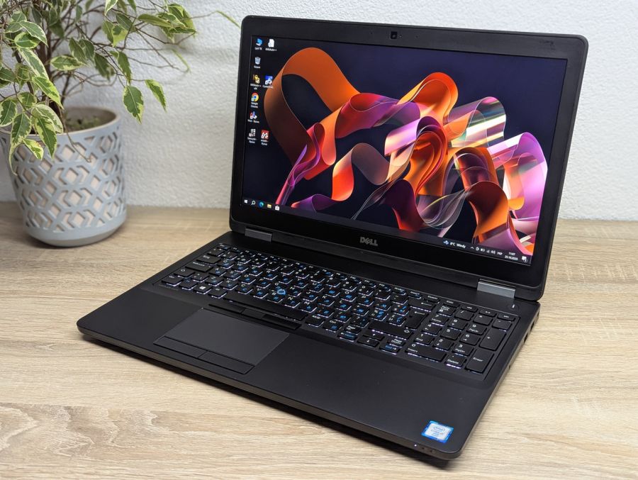 Ноутбук Б/В Dell Latitude E5570, Intel Core i7-6820HQ, DDR4 8 GB, SSD 256GB, AMD Radeon R7 M370 2Gb, 15.6" Full HD