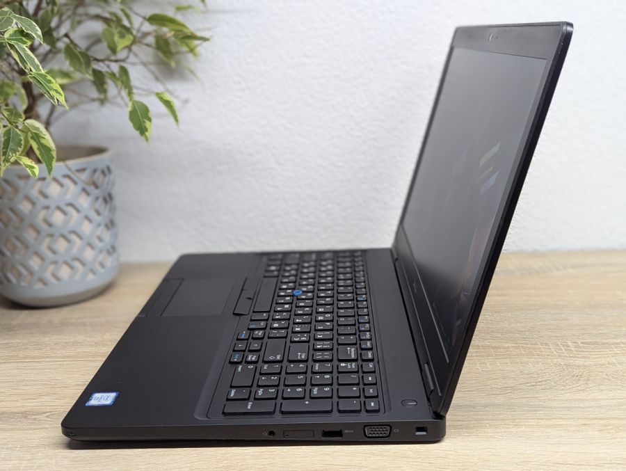 Уцінка! Ноутбук Б/В Dell Latitude 5580, Intel Core i5-6300U, DDR4 8 GB, SSD 256GB, 15.6" Full HD