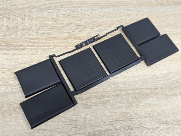 Б/В Оригінальний акумулятор Apple A2113