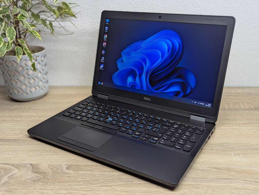 Уцінка! Ноутбук Б/В Dell Latitude E5570, Intel Core i5-6440HQ, DDR4 8 GB, SSD 256GB, AMD Radeon R7 M370 2Gb, 15.6" Full HD