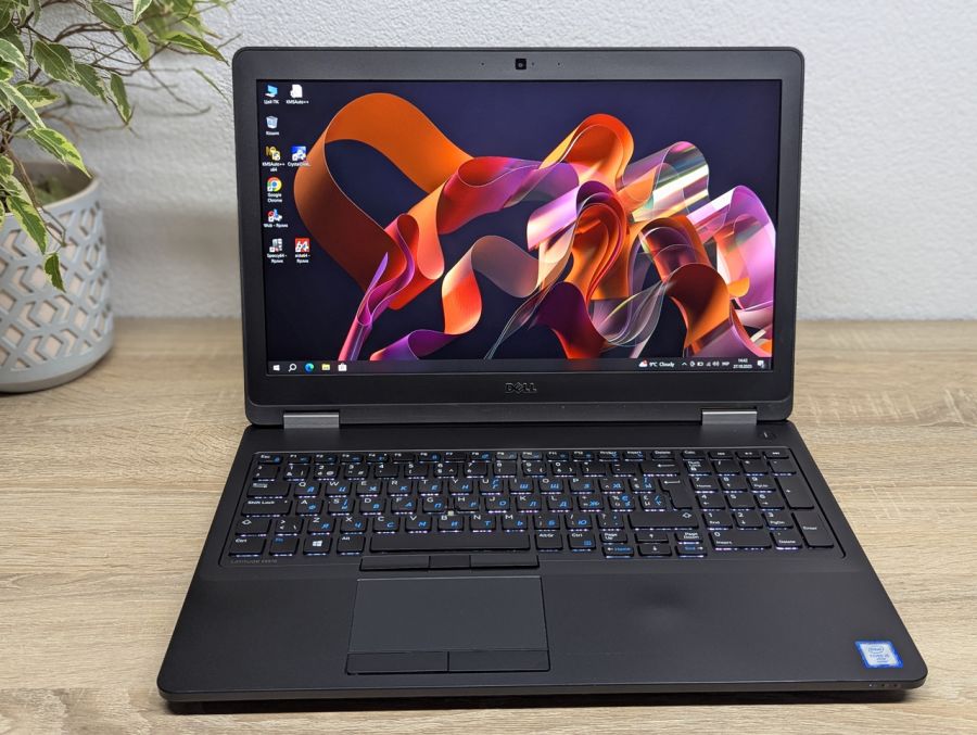Ноутбук Б/В Dell Latitude E5570, Intel Core i5-6300U, DDR4 8 GB, SSD 128GB, 15.6" Full HD
