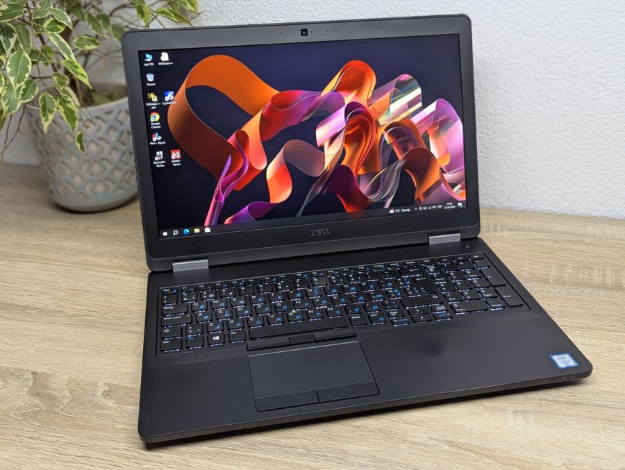 Ноутбук Б/В Dell Latitude E5570, Intel Core i5-6300U, DDR4 8 GB, SSD 128GB, 15.6" Full HD