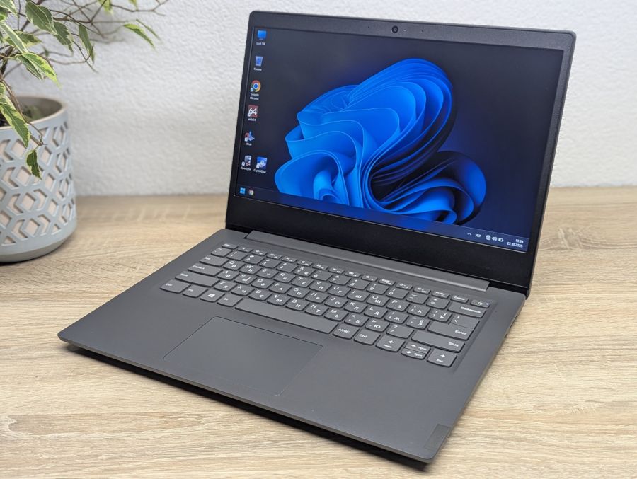 Уцінка! Ноутбук Б/В Lenovo V14-IWL, Intel Core i3-8145U, DDR4 8 GB, SSD 256GB, AMD Radeon Vega, 14" Full HD