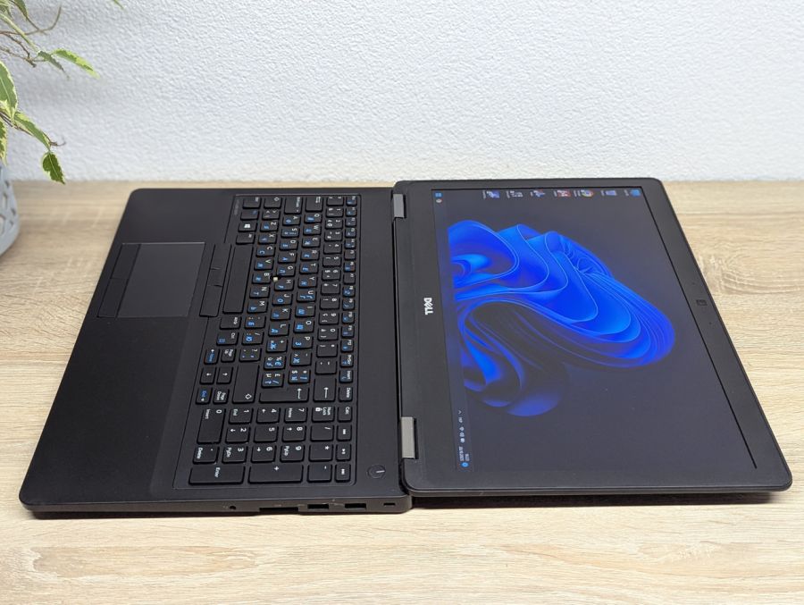 Ноутбук Б/В Dell Latitude E5570, Intel Core i5-6300U, DDR4 8 GB, SSD 128GB, AMD Radeon R7 M360 2Gb, 15.6" Full HD