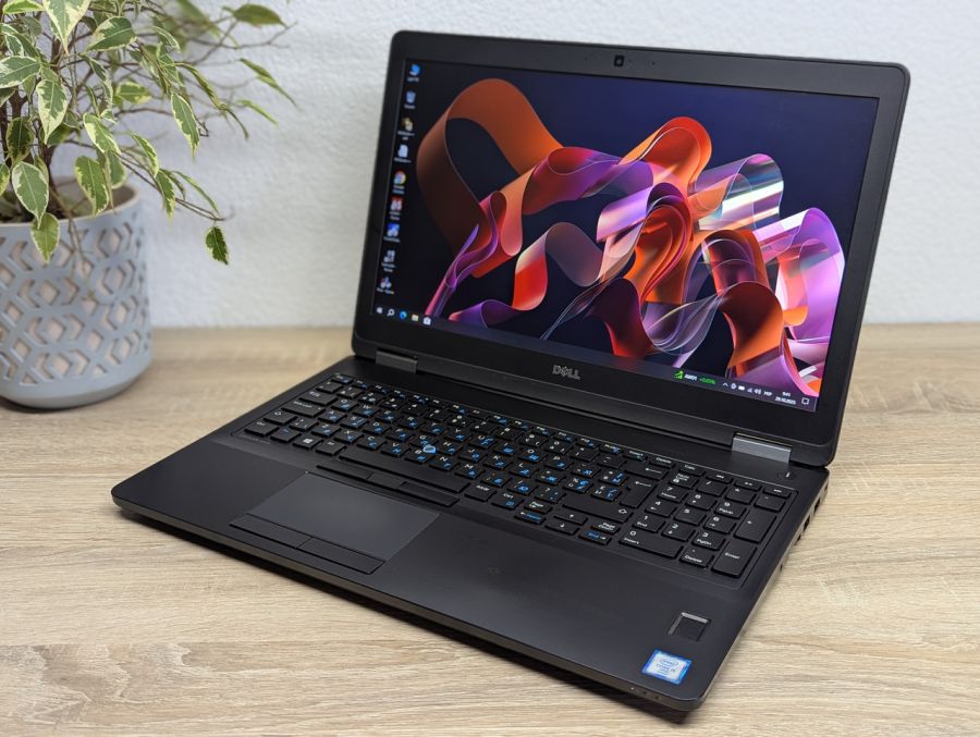 Уцінка! Ноутбук Б/В Dell Latitude E5570, Intel Core i5-6300U, DDR4 8 GB, SSD 256GB, 15.6" Full HD