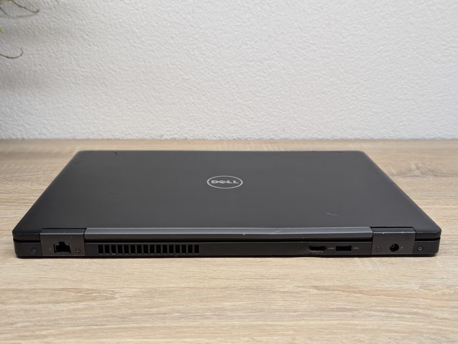 Уцінка! Ноутбук Б/В Dell Latitude 5590, Intel Core i5-7300U, DDR4 8 GB, SSD 256GB, 15.6" Full HD