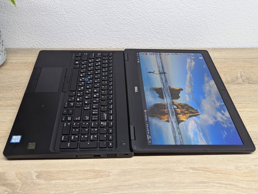 Уцінка! Ноутбук Б/В Dell Latitude E5570, Intel Core i5-6300U, DDR4 12 GB, SSD 128GB, 15.6" Full HD